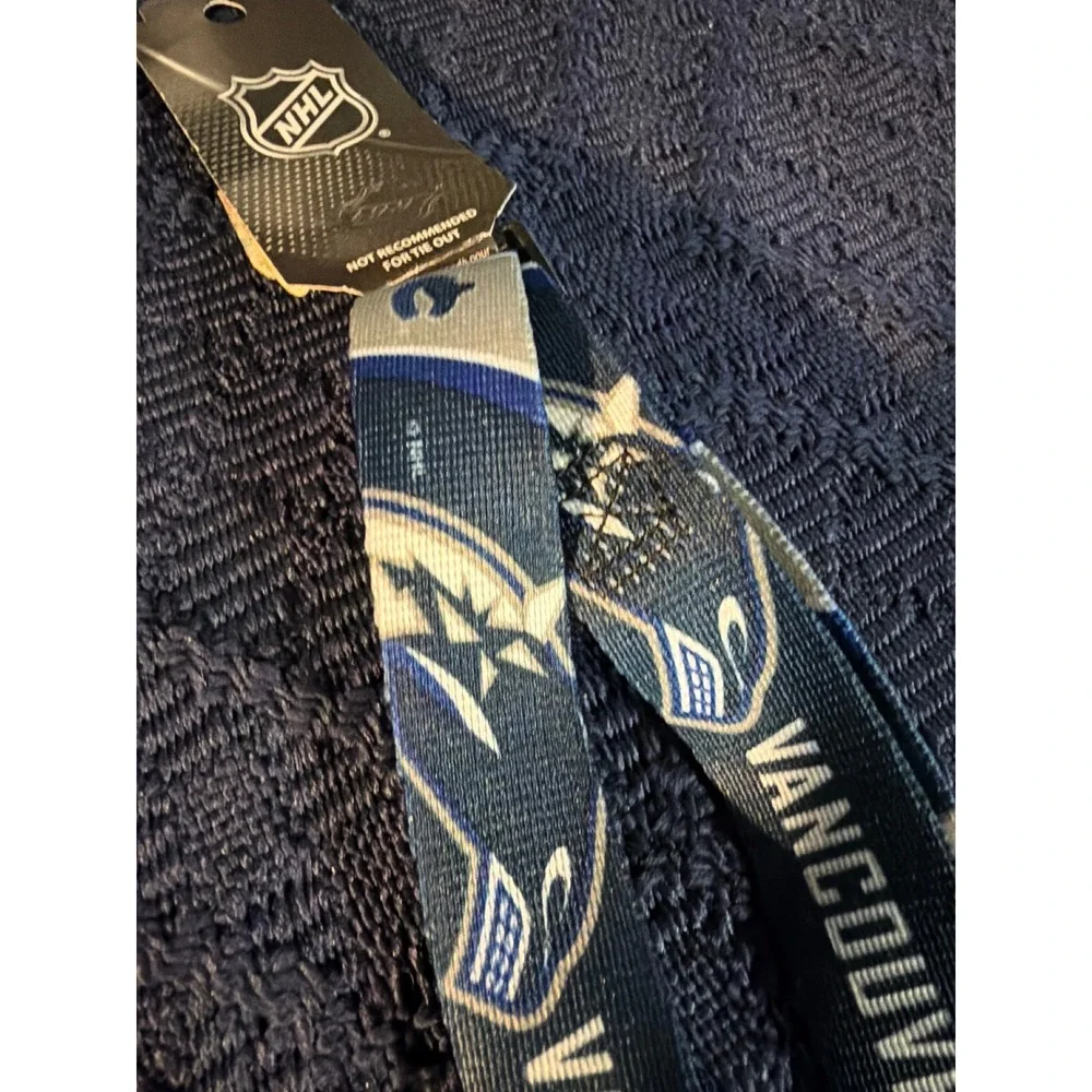 NHL Vancouver Canucks Adjustable Pet Dog Collar Blue Large 1 Inch Web Nylon NWT